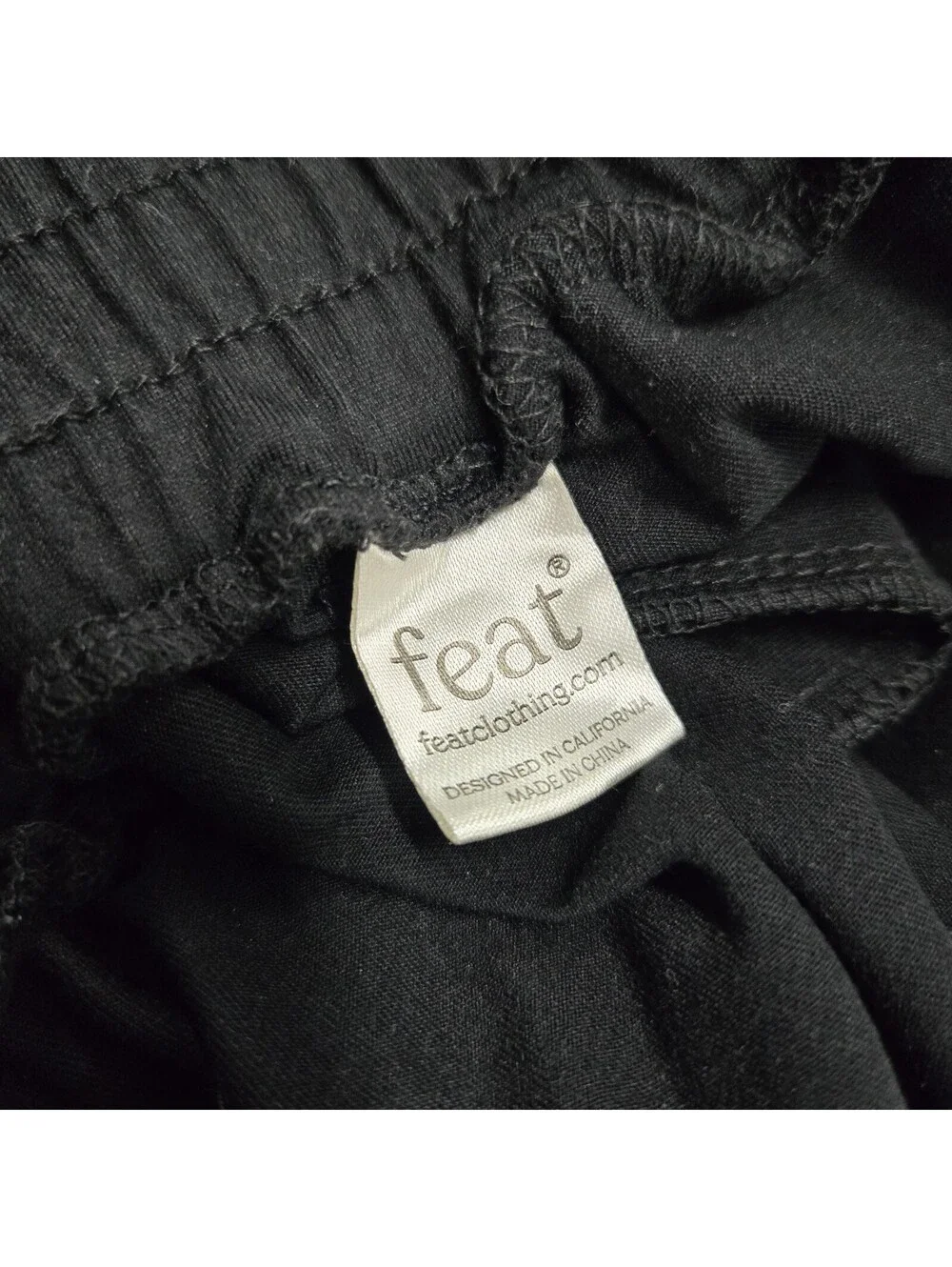 EUC Size MEDIUM Men's Feat Roam Performance Athletic Pants Black Zip Pockets